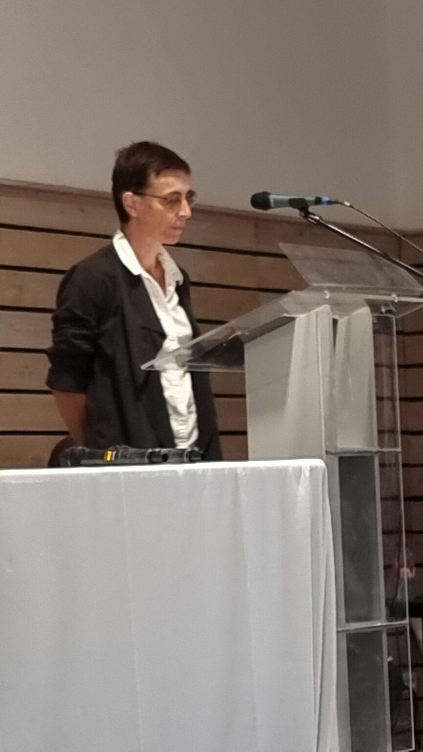 Anne Heimerdinger présidant le culte au Lazaret aux JEL 2023