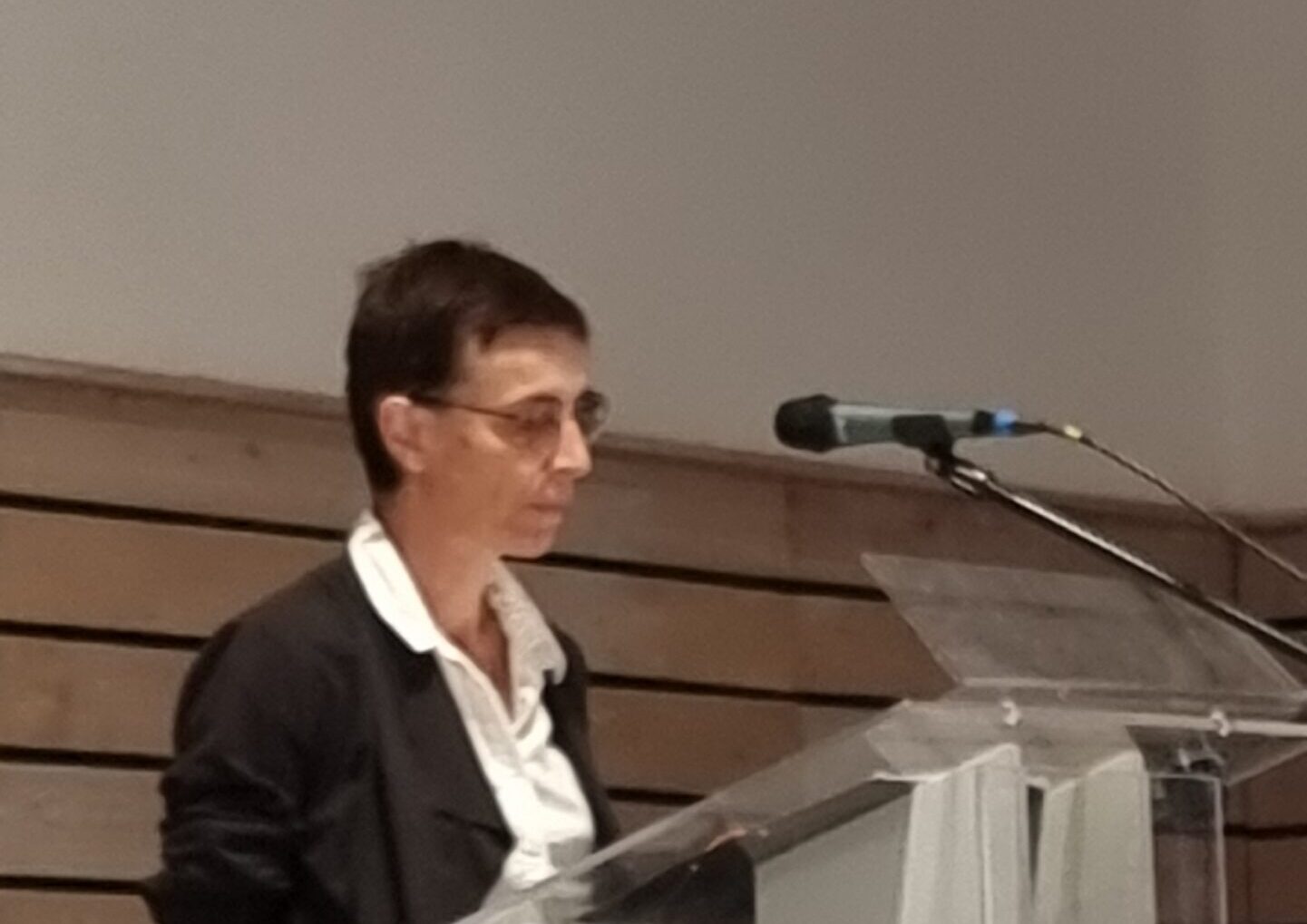 Anne Heimerdinger présidant le culte au Lazaret aux JEL 2023