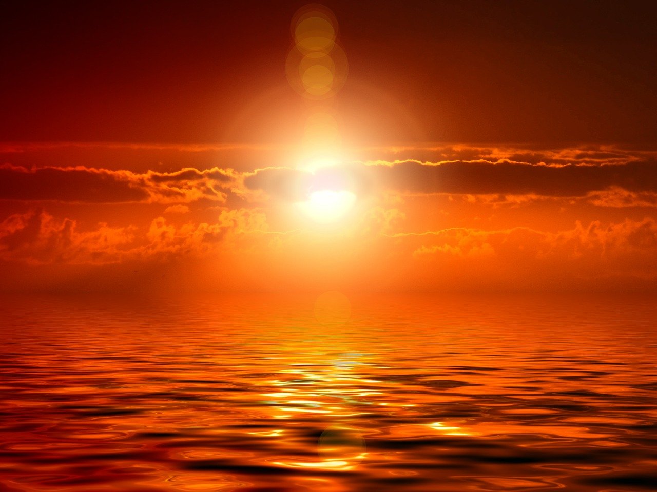 Couchez de soleil rougeoyant la mer